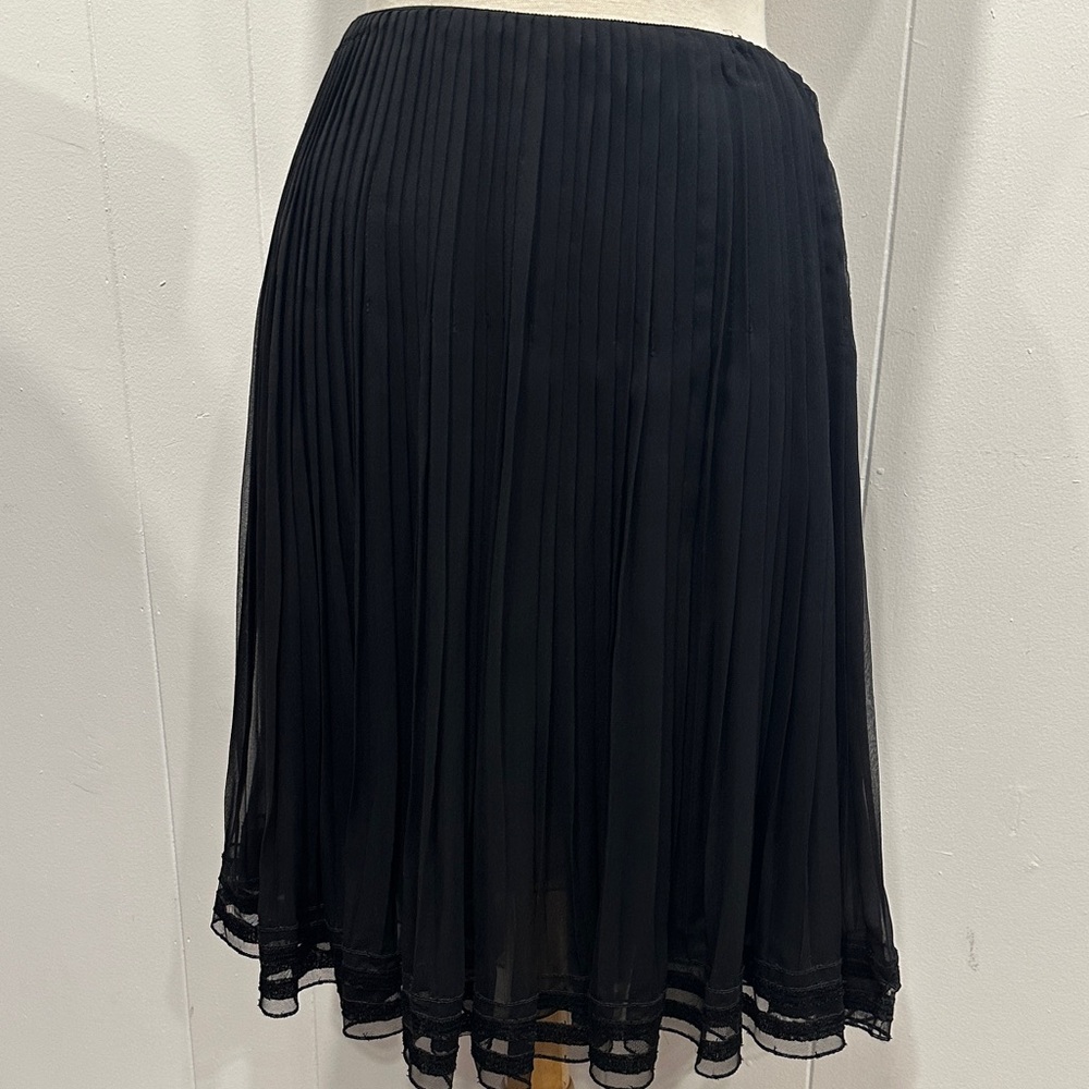 Oscar de la Renta black silk pleated skirt size 10